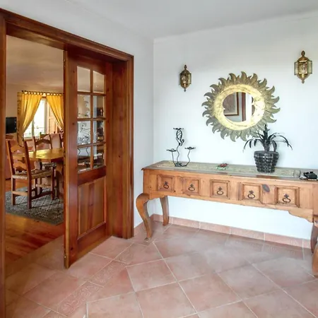 Cosy House Near With Shared Swimming Pool Dom wakacyjny Porto de Mós
