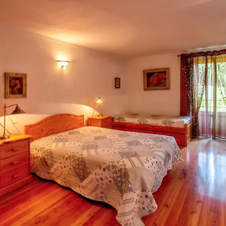 Cosy House Near With Shared Swimming Pool Porto de Mós