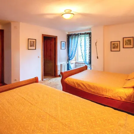 Cosy House Near With Shared Swimming Pool Porto de Mós