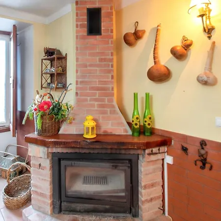 Dom wakacyjny Cosy House Near With Shared Swimming Pool