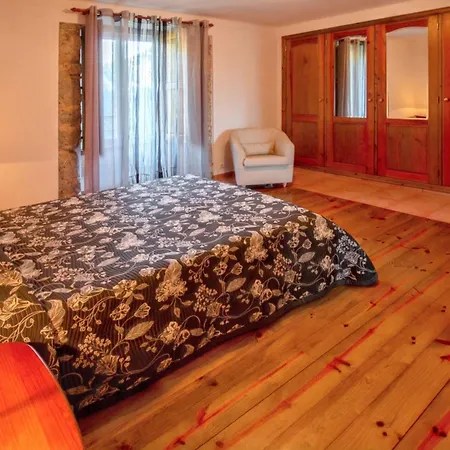 Cosy House Near With Shared Swimming Pool Porto de Mós