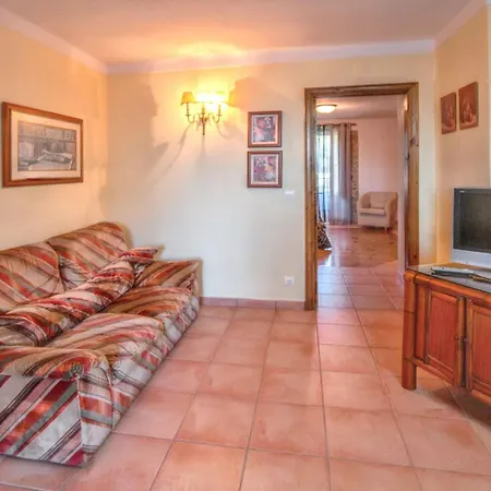 Cosy House Near With Shared Swimming Pool Dom wakacyjny Porto de Mós