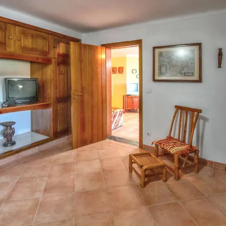 Cosy House Near With Shared Swimming Pool Porto de Mós