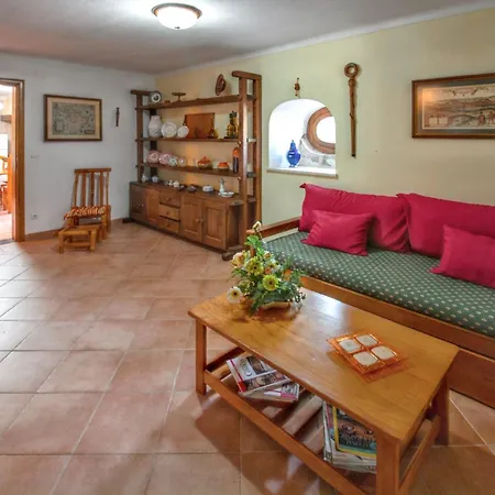 Cosy House Near With Shared Swimming Pool Dom wakacyjny Porto de Mós