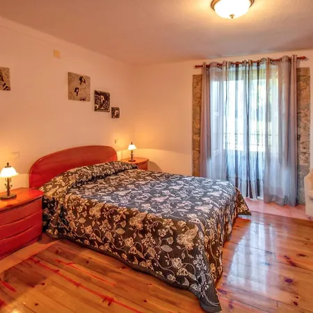 Cosy House Near With Shared Swimming Pool * Porto de Mós