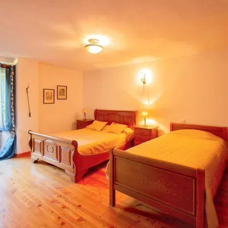 Dom wakacyjny Cosy House Near With Shared Swimming Pool