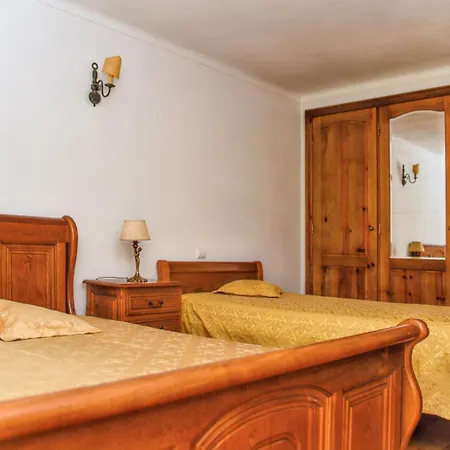 Cosy House Near With Shared Swimming Pool Dom wakacyjny Porto de Mós